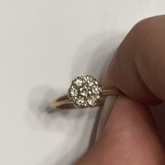 Jewelry - 10k gold diamond cluster ring